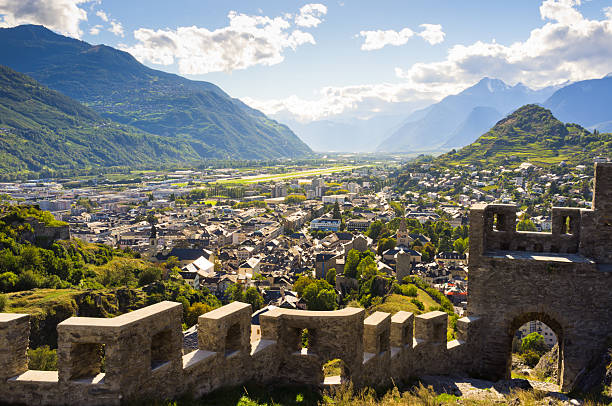 Taxi Valais – Transport 24h/24 dans tout le canton Vue panoramique du Valais depuis Sion – service de taxi et transport dans tout le canton